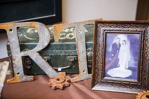 Mt Washington Mill Dye House Wedding || Annabelle Dando Photography || Charm City Wed || www.charmcitywed.com