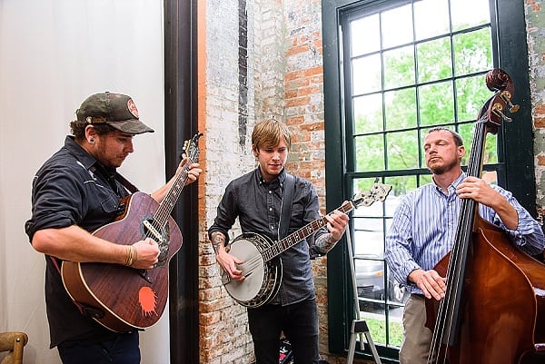 Mt Washington Mill Dye House Wedding || Annabelle Dando Photography || Charm City Wed || www.charmcitywed.com Mt Washington Mill Dye House Wedding || Annabelle Dando Photography || Charm City Wed || www.charmcitywed.com
