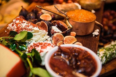 Mt Washington Mill Dye House Wedding || Annabelle Dando Photography || Charm City Wed || www.charmcitywed.com