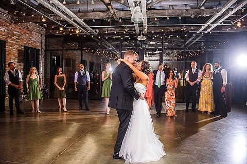 Mt Washington Mill Dye House Wedding || Annabelle Dando Photography || Charm City Wed || www.charmcitywed.com