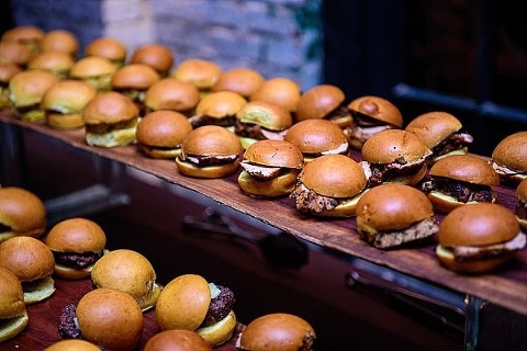 Mt Washington Mill Dye House Wedding || Annabelle Dando Photography || Charm City Wed || www.charmcitywed.com