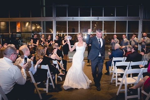  Snowy BMI Wedding in Baltimore || Leah Rhianne Photography || Charm City Wed || www.charmcitywed.com