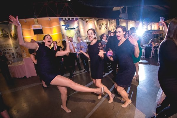 Snowy BMI Wedding in Baltimore || Leah Rhianne Photography || Charm City Wed || www.charmcitywed.com Snowy BMI Wedding in Baltimore || Leah Rhianne Photography || Charm City Wed || www.charmcitywed.com