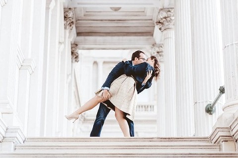Downtown Baltimore Engagement Session || Thread+Feather Photography || Charm City Wed || www.charmcitywed.com