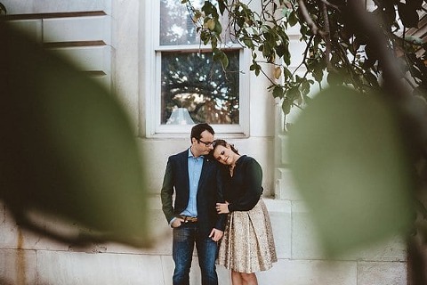 Downtown Baltimore Engagement Session || Thread+Feather Photography || Charm City Wed || www.charmcitywed.com