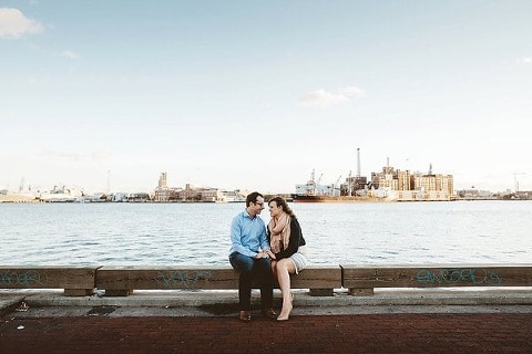 Downtown Baltimore Engagement Session || Thread+Feather Photography || Charm City Wed || www.charmcitywed.com