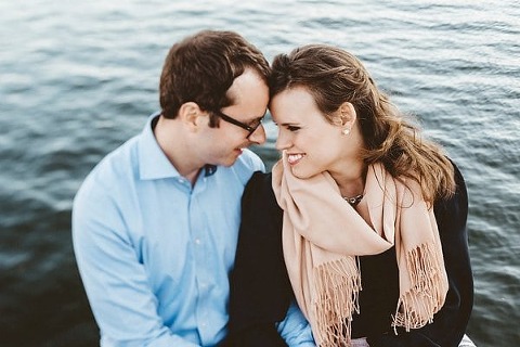 Downtown Baltimore Engagement Session || Thread+Feather Photography || Charm City Wed || www.charmcitywed.com