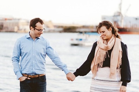 Downtown Baltimore Engagement Session || Thread+Feather Photography || Charm City Wed || www.charmcitywed.com