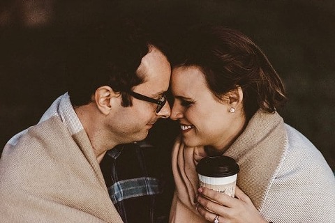 Downtown Baltimore Engagement Session || Thread+Feather Photography || Charm City Wed || www.charmcitywed.com