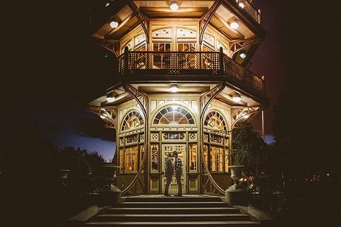 Downtown Baltimore Engagement Session || Thread+Feather Photography || Charm City Wed || www.charmcitywed.com