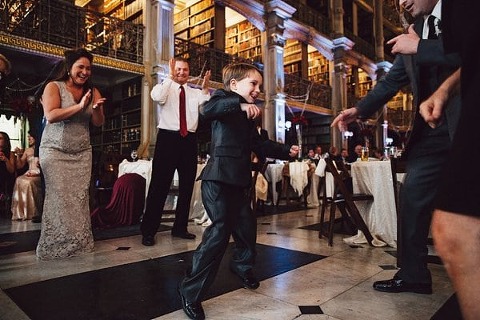 Peabody Wedding in Baltimore, MD || Sarah Culver Photography || Charm City Wed || www.charmcitywed.com