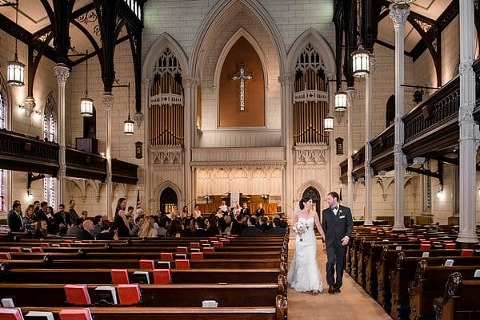 Winter AVAM Wedding || Leah Rhianne Photography || Charm City Wed || www.charmcitywed.com