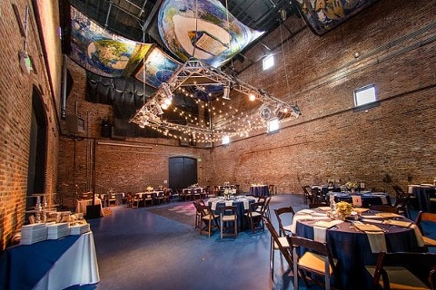 Winter AVAM Wedding || Leah Rhianne Photography || Charm City Wed || www.charmcitywed.com