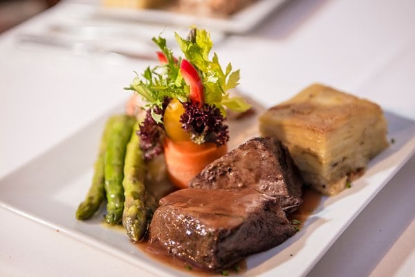 Winter AVAM Wedding || Leah Rhianne Photography || Charm City Wed || www.charmcitywed.com Winter AVAM Wedding || Leah Rhianne Photography || Charm City Wed || www.charmcitywed.com