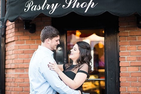 Elegant Carousel Engagement Session || Joy Michelle Photography || Charm City Wed || www.charmcitywed.com