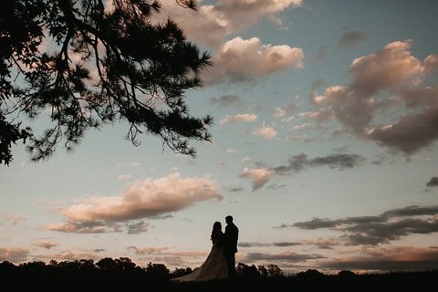 Flora Corner Farm Wedding || L.A. Birdie Photography || Charm City Wed || www.charmcitywed.com
