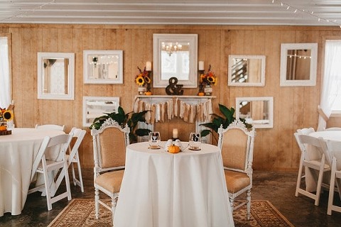 Flora Corner Farm Wedding || L.A. Birdie Photography || Charm City Wed || www.charmcitywed.com