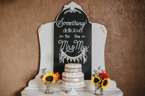 Flora Corner Farm Wedding || L.A. Birdie Photography || Charm City Wed || www.charmcitywed.com