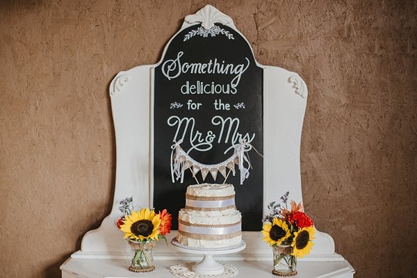 Flora Corner Farm Wedding || L.A. Birdie Photography || Charm City Wed || www.charmcitywed.com