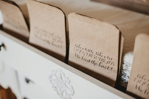 Flora Corner Farm Wedding || L.A. Birdie Photography || Charm City Wed || www.charmcitywed.com