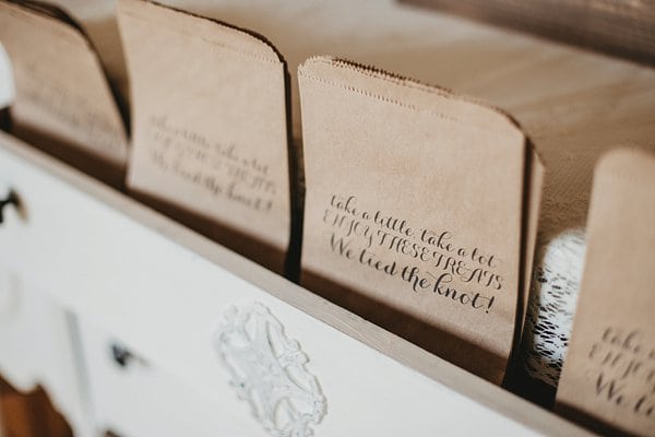 Flora Corner Farm Wedding || L.A. Birdie Photography || Charm City Wed || www.charmcitywed.com