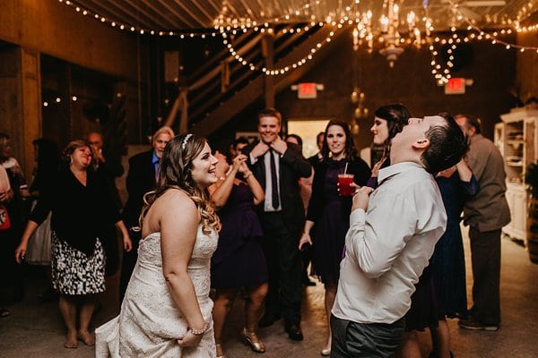 Flora Corner Farm Wedding || L.A. Birdie Photography || Charm City Wed || www.charmcitywed.com