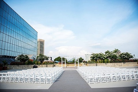 Baltimore Hyatt Regency Wedding || Kathleen Hertel Photography || Charm City Wed || www.charmcitywed.com