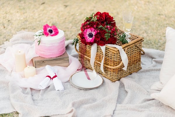 Lakeside Styled Shoot at Bay Hills Golf Club || Adriana Marie Events || Lauren Swann Photography || Charm City Wed || www.charmcitywed.com