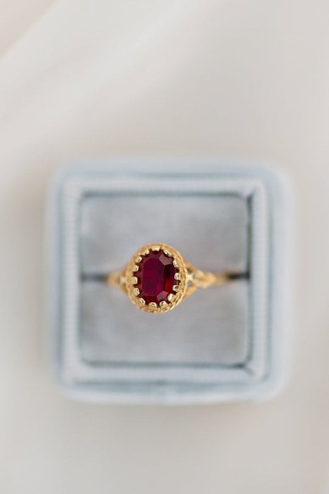 Lakeside Styled Shoot at Bay Hills Golf Club || Adriana Marie Events || Lauren Swann Photography || Charm City Wed || www.charmcitywed.com