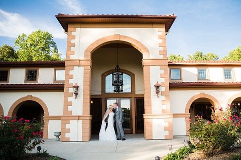 Running Hare Vineyards Wedding || Emily Chastain Photography || Charm City Wed || www.charmcitywed.com