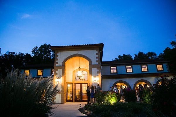 Running Hare Vineyards Wedding || Emily Chastain Photography || Charm City Wed || www.charmcitywed.com