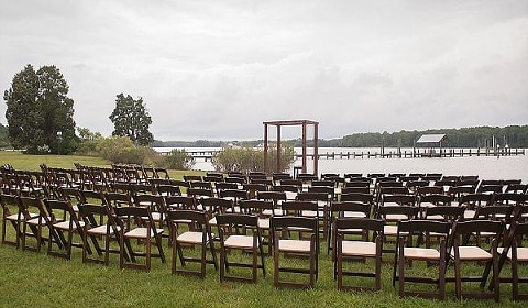 Backyard Waterfront Wedding || Mike B Photography || Charm City Wed || www.charmcitywed.com