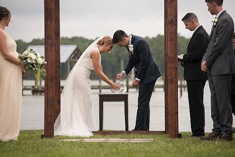 Backyard Waterfront Wedding || Mike B Photography || Charm City Wed || www.charmcitywed.com
