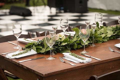 Backyard Waterfront Wedding || Mike B Photography || Charm City Wed || www.charmcitywed.com