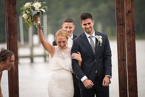 Backyard Waterfront Wedding || Mike B Photography || Charm City Wed || www.charmcitywed.com