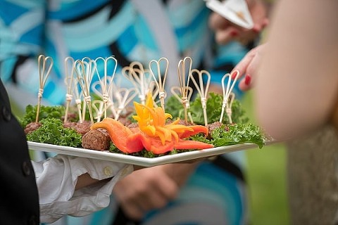 Backyard Waterfront Wedding || Mike B Photography || Charm City Wed || www.charmcitywed.com