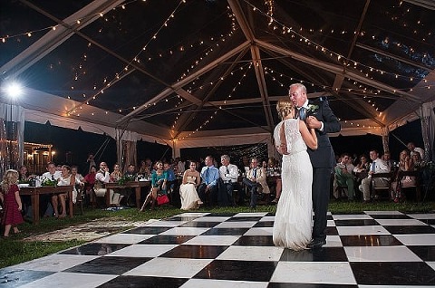 Backyard Waterfront Wedding || Mike B Photography || Charm City Wed || www.charmcitywed.com