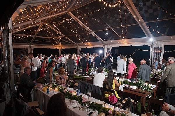 Backyard Waterfront Wedding || Mike B Photography || Charm City Wed || www.charmcitywed.com