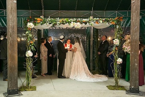 Baltimore Museum of Industry Wedding || Bradley Images Photography || Charm City Wed || www.charmcitywed.com