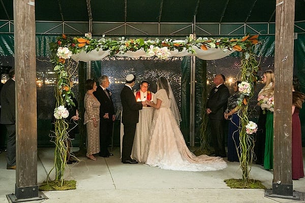 Baltimore Museum of Industry Wedding || Bradley Images Photography || Charm City Wed || www.charmcitywed.com