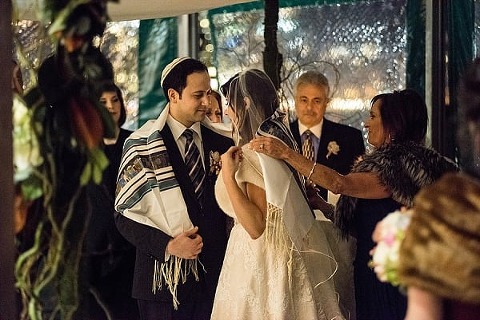 Baltimore Museum of Industry Wedding || Bradley Images Photography || Charm City Wed || www.charmcitywed.com