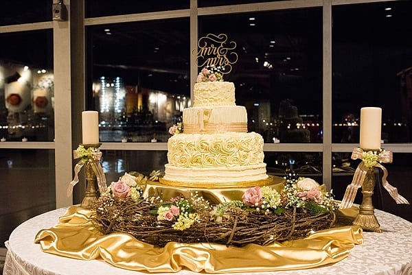 Baltimore Museum of Industry Wedding || Bradley Images Photography || Charm City Wed || www.charmcitywed.com