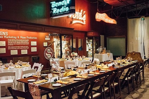 Baltimore Museum of Industry Wedding || Bradley Images Photography || Charm City Wed || www.charmcitywed.com