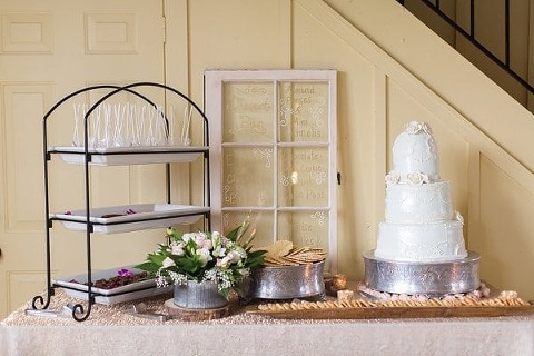 The Barn at Timberlake Farm Wedding || Candice Adelle Photography || Charm City Wed || www.charmcitywed.com