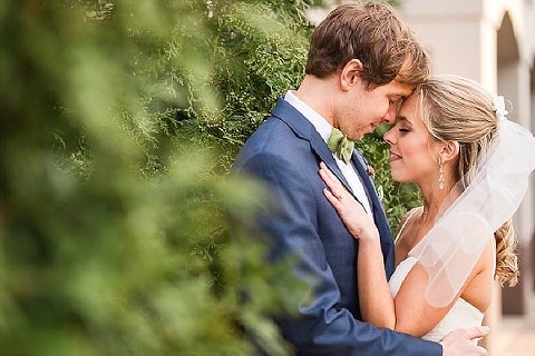 Classic Waterfront Tabrizis Wedding || Lauren Nievod Photography || Charm City Wed || www.charmcitywed.com