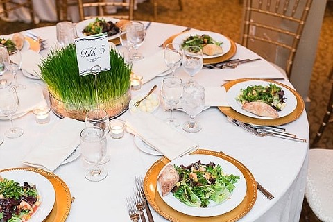 Classic Waterfront Tabrizis Wedding || Lauren Nievod Photography || Charm City Wed || www.charmcitywed.com