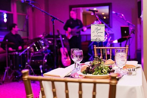 Classic Waterfront Tabrizis Wedding || Lauren Nievod Photography || Charm City Wed || www.charmcitywed.com