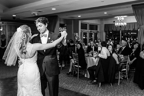 Classic Waterfront Tabrizis Wedding || Lauren Nievod Photography || Charm City Wed || www.charmcitywed.com