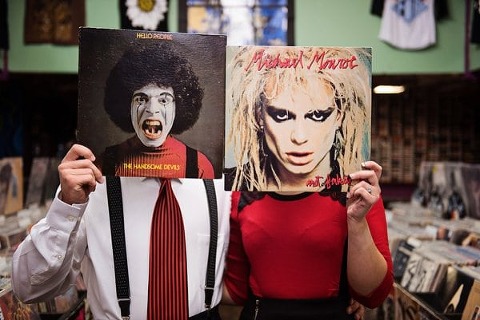 Pin-Up Style Engagement Session || Kathleen Hertel Photography || Charm City Wed || www.charmcitywed.com