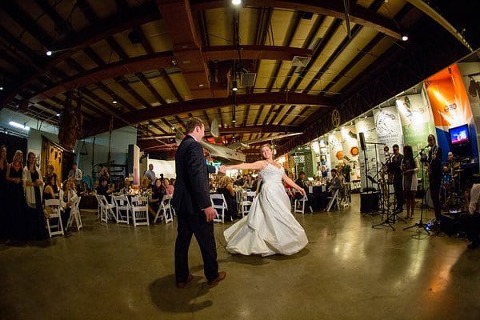 Baltimore Museum of Industry Fall Wedding || Pete Redel Photography || Charm City Wed || www.charmcitywed.com